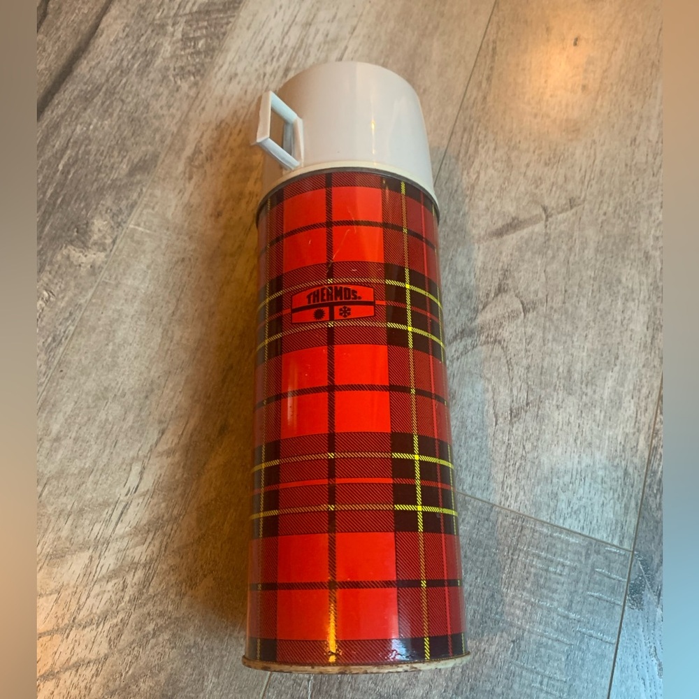 Vintage 1970’s thermos king seeley hot cold red black plaid number 2395 cup